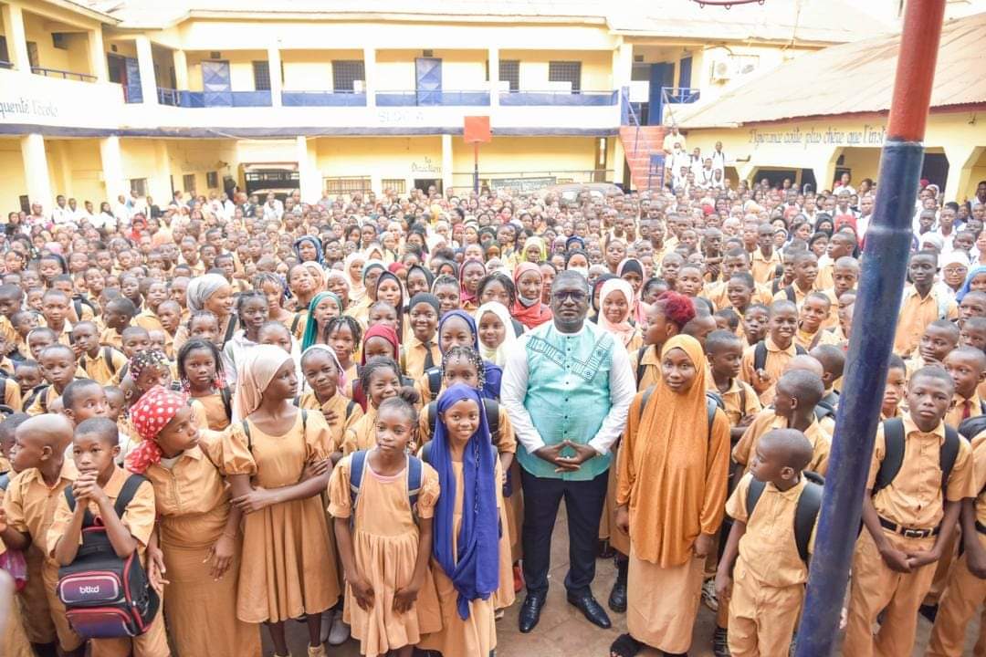 Éducation : le Ministre Guillaume effectue une visite surprise dans certaines écoles de Conakry - Infosreelles.com